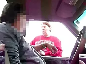 Gadis Pirang membuat ...